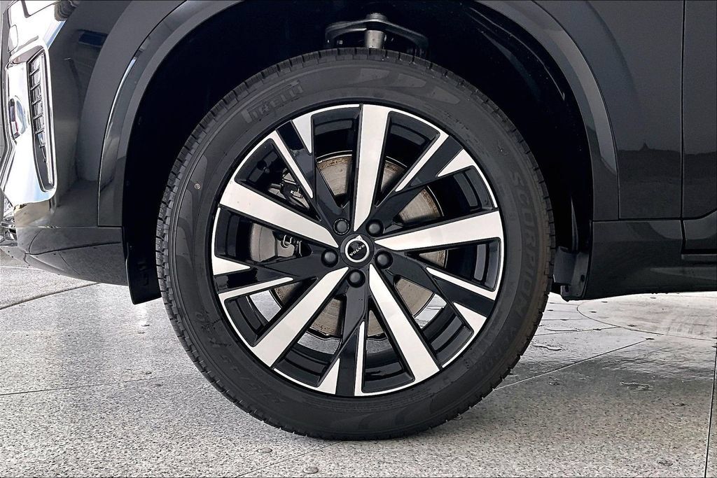 New 2026 Volvo XC90 T8 Core w/ Protection Package Premier AWD/4WD image 38