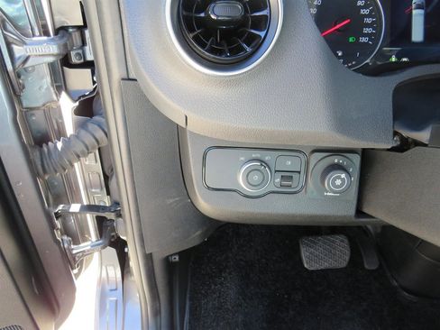 Used 2022 Mercedes-Benz Sprinter 4500 w/ Parking Package image 28