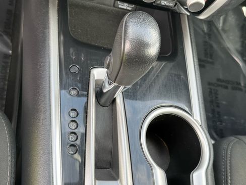 Used 2020 Nissan Pathfinder SV image 29