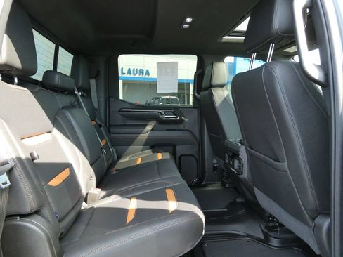 Used 2025 GMC Sierra 1500 AT4 w/ AT4 Premium Package AWD/4WD image 15