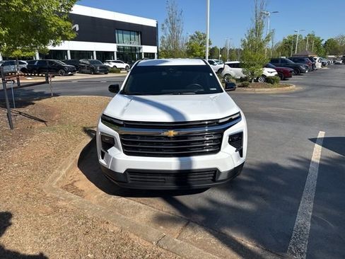Used 2024 Chevrolet Traverse LT image 7