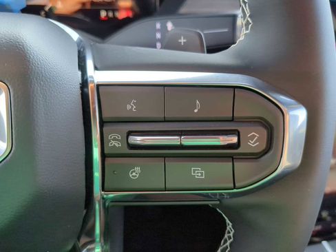 New 2026 GMC Acadia Denali w/ Super Cruise Package image 17