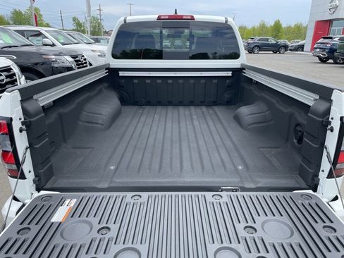 New 2024 Nissan Frontier SV w/ SV Convenience Package image 5