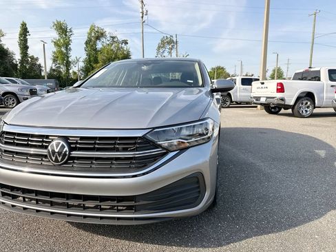 Used 2024 Volkswagen Jetta SE FWD image 10