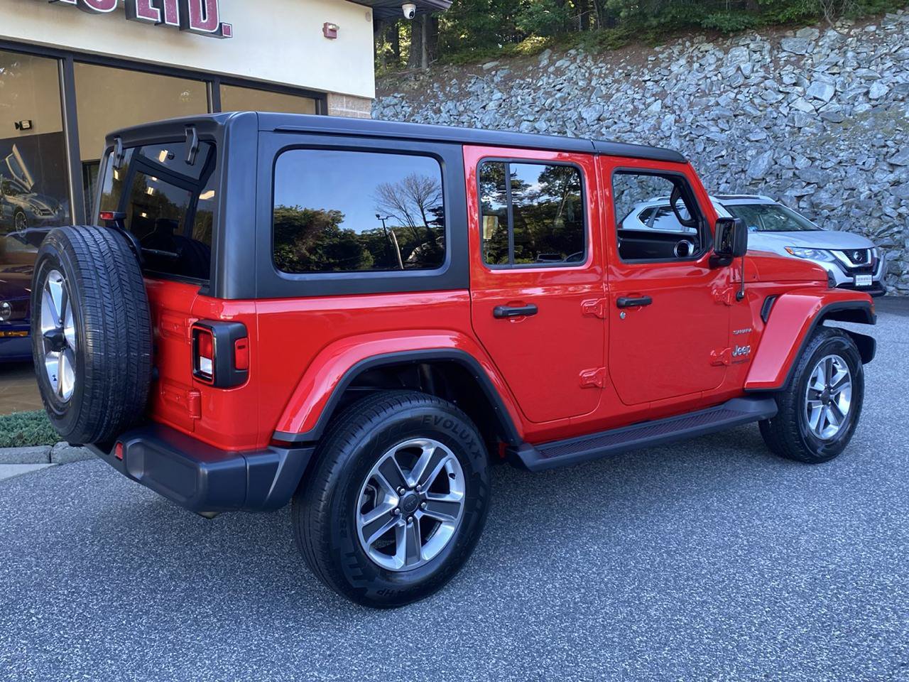 Used 2020 Jeep Wrangler Unlimited Sahara AWD/4WD image 2