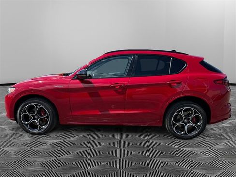 Used 2022 Alfa Romeo Stelvio Veloce image 8