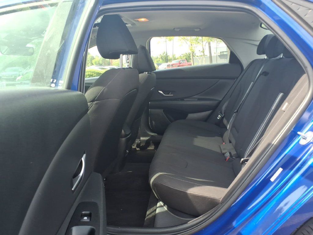 Used 2025 Hyundai Elantra SEL FWD image 10