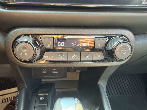 Used 2022 Nissan Kicks SR w/ Premium Package FWD image 37