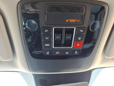 Used 2025 Kia Carnival SX Prestige image 23