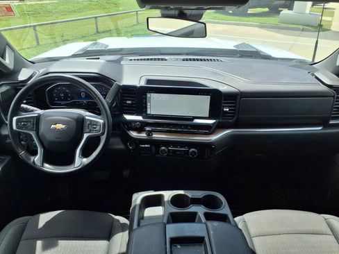 Used 2024 Chevrolet Silverado 2500 LT AWD/4WD image 10