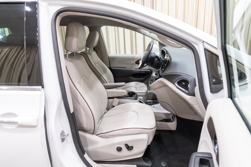 Used 2019 Chrysler Pacifica Limited FWD image 11