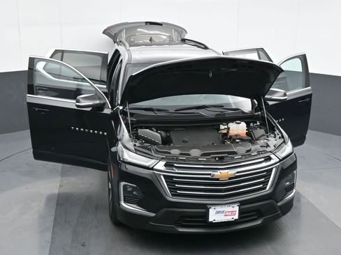 Used 2023 Chevrolet Traverse LT w/ LT Premium Package image 34