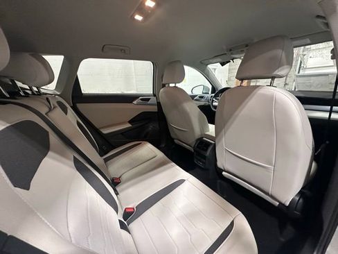 New 2026 Volkswagen Taos SE image 15