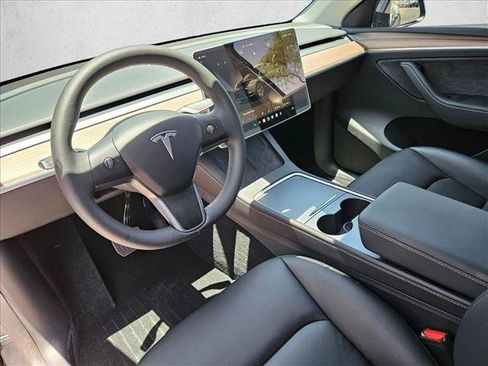 Used 2025 Tesla Model Y Long Range RWD image 12