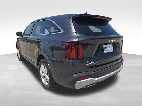 Used 2025 Kia Sorento LX FWD image 11