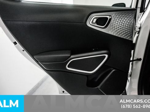 Used 2025 Kia Soul LX w/ LX Technology Package FWD image 40