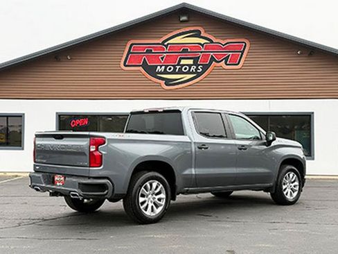 Used 2020 Chevrolet Silverado 1500 Custom w/ Custom Value Package AWD/4WD image 6