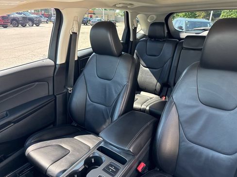 Used 2022 Ford Edge Titanium AWD/4WD image 46