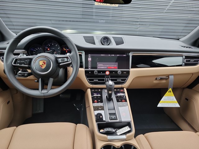 Used 2026 Porsche Macan AWD/4WD image 17