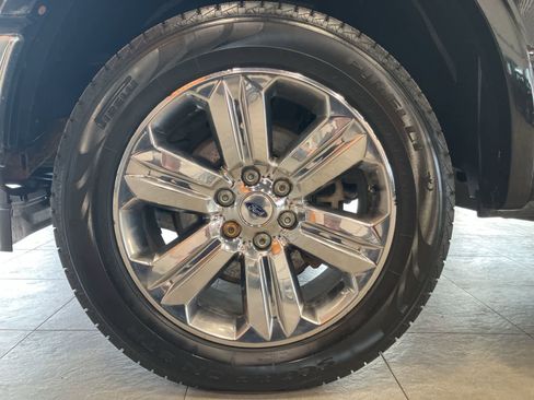 Used 2018 Ford F150 Lariat w/ Equipment Group 502A Luxury AWD/4WD image 9