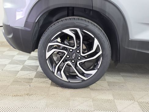 Used 2024 Chevrolet TrailBlazer RS w/ Convenience Package AWD/4WD image 9
