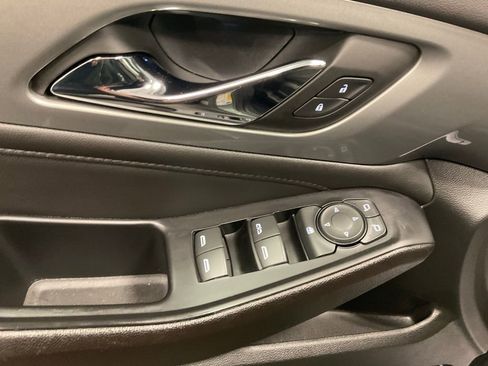 Used 2023 Chevrolet Traverse LT w/ Rear Camera Mirror Package image 16