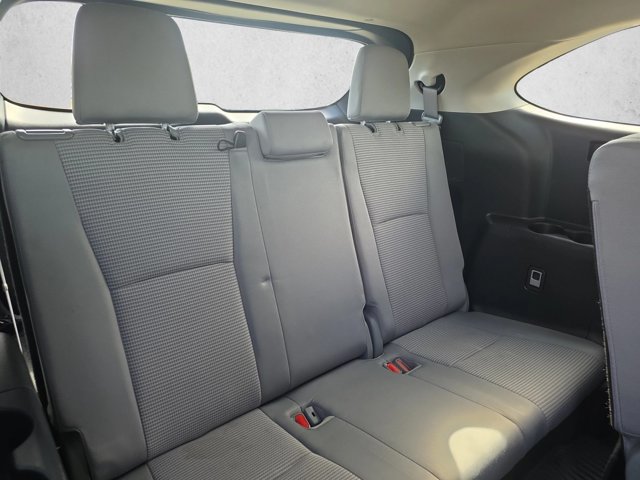 Used 2022 Toyota Highlander LE FWD image 19
