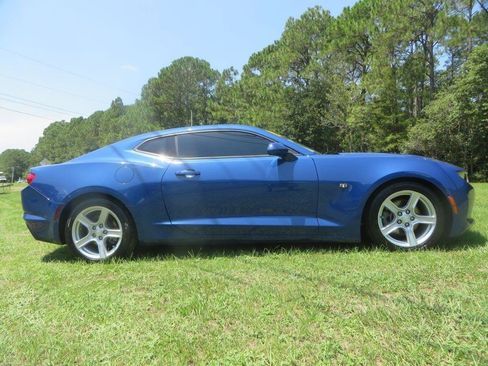 Used 2022 Chevrolet Camaro LT RWD image 5