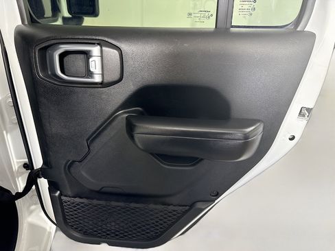 Used 2018 Jeep Wrangler Unlimited Sport S image 28