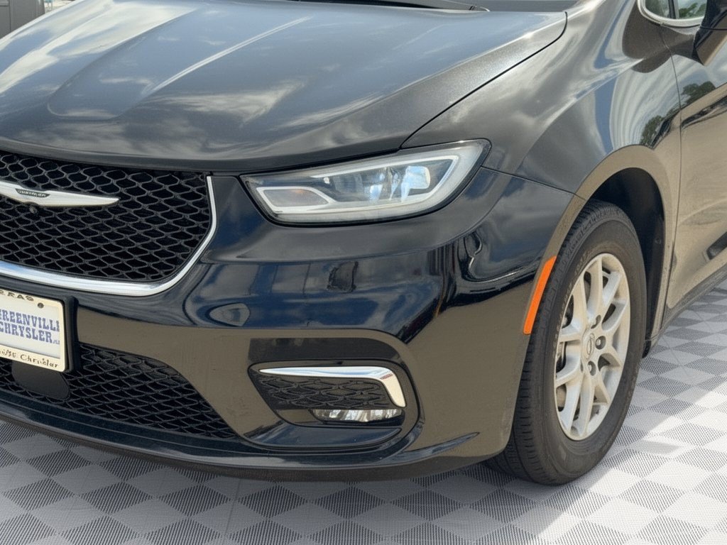 Used 2024 Chrysler Pacifica Touring-L FWD image 12