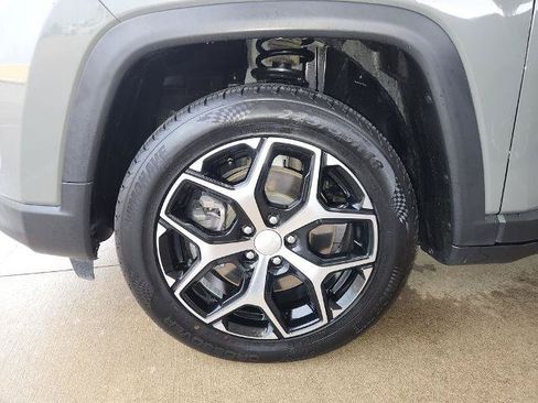 Used 2024 Jeep Compass Latitude AWD/4WD image 30