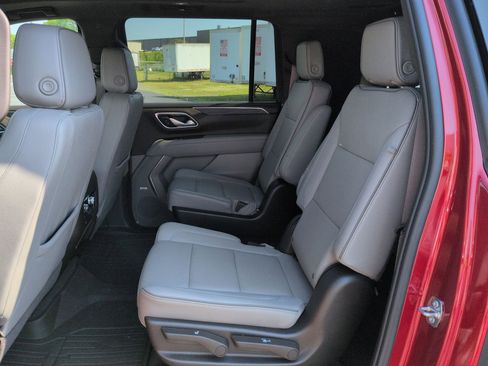 Certified 2024 GMC Yukon XL SLT w/ SLT Premium Package AWD/4WD image 26