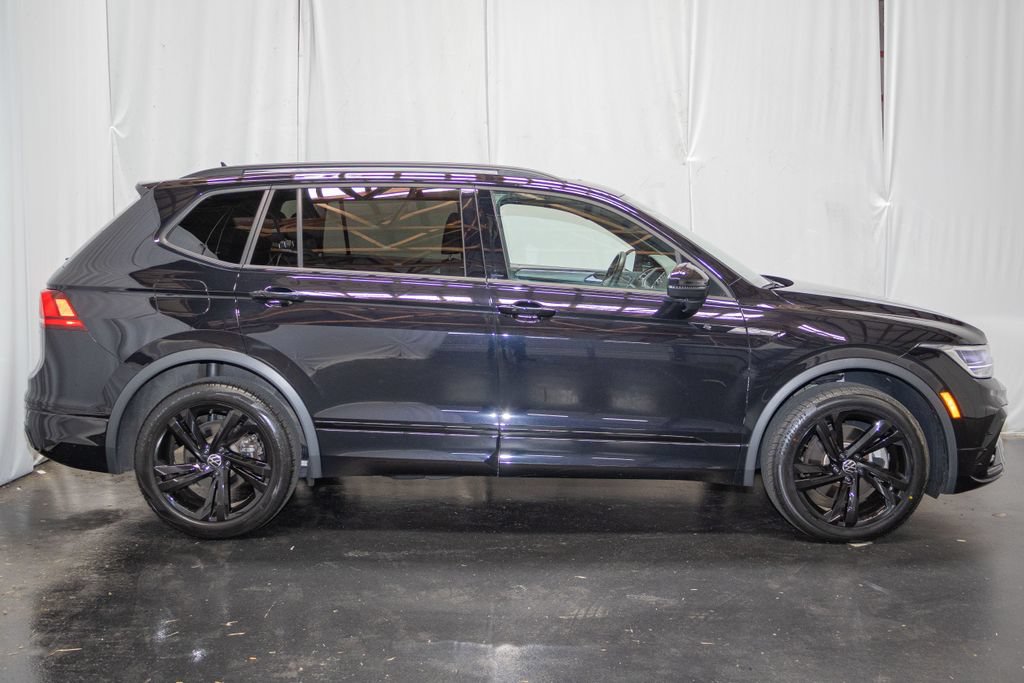 Used 2023 Volkswagen Tiguan SE R-Line AWD/4WD image 4