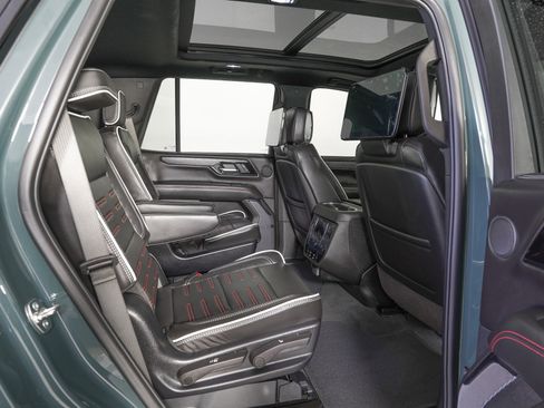 Used 2025 GMC Yukon AT4 Ultimate image 11