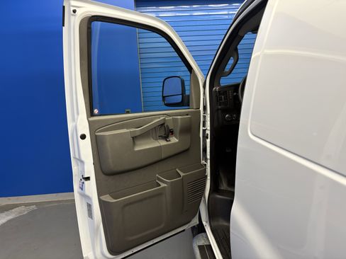 Used 2024 GMC Savana 2500 w/ Driver Convenience Package image 9