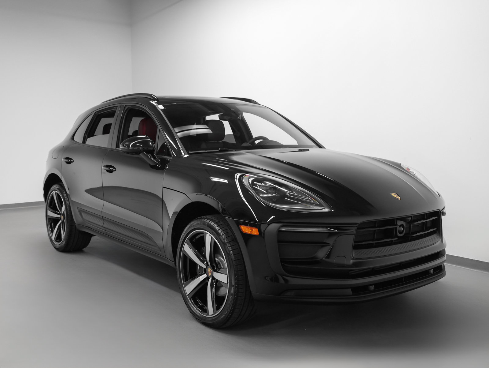 Certified 2026 Porsche Macan AWD/4WD image 10