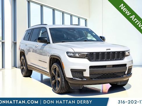 Used 2023 Jeep Grand Cherokee L Laredo AWD/4WD image 23