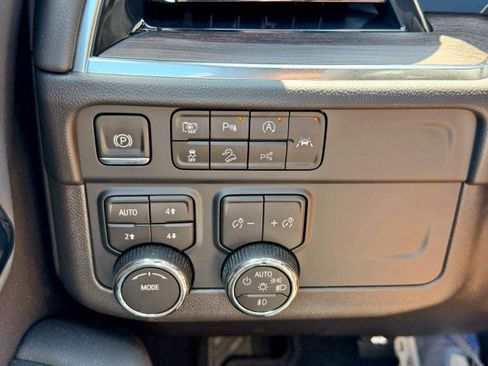 Used 2026 Chevrolet Tahoe Z71 w/ Comfort Package AWD/4WD image 25