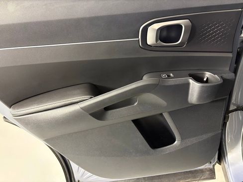 Used 2023 Kia Sorento LX image 33