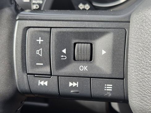 Used 2025 Nissan Rogue SV FWD image 23