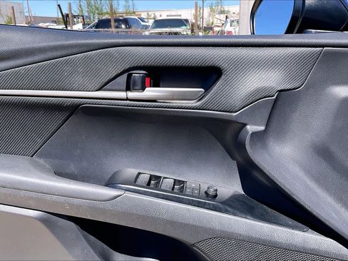 Used 2025 Toyota Camry SE image 35