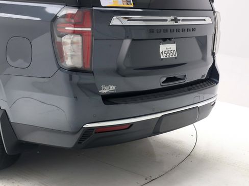 Used 2021 Chevrolet Suburban LT w/ LT Signature Package AWD/4WD image 10