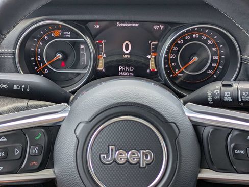 Used 2018 Jeep Wrangler Unlimited Sahara w/ LED Lighting Group AWD/4WD image 15