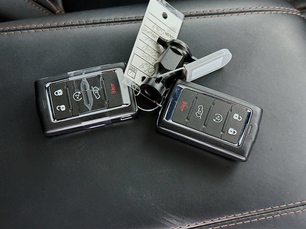 Used 2025 Jeep Grand Cherokee Summit AWD/4WD image 36