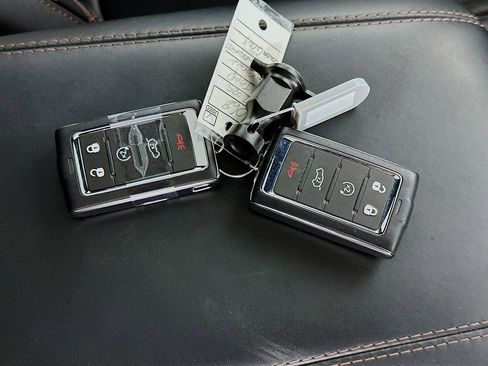 Used 2025 Jeep Grand Cherokee Summit AWD/4WD image 36