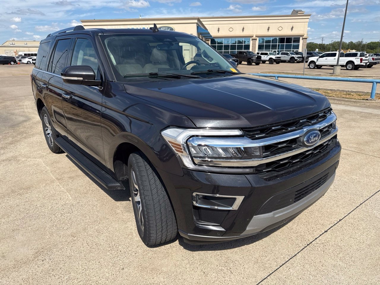 Used 2024 Ford Expedition Limited RWD image 18
