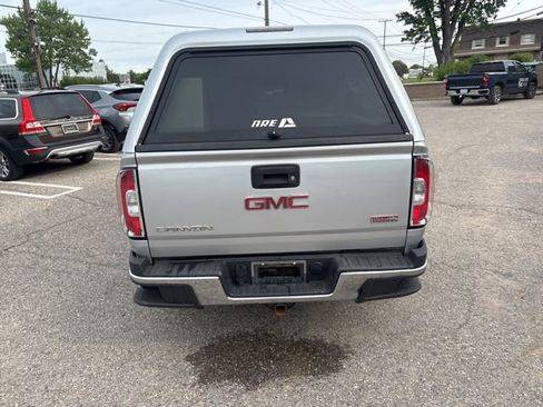 Used 2018 GMC Canyon SLE w/ SLE Convenience Package RWD image 4