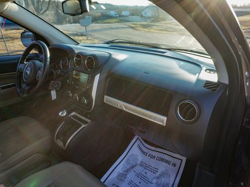 Used 2014 Jeep Compass Latitude image 23