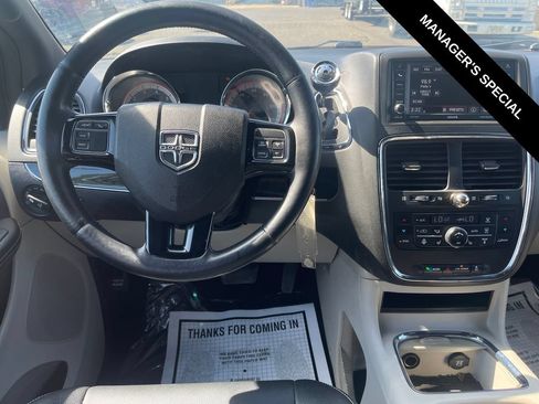 Used 2016 Dodge Grand Caravan SXT FWD image 19
