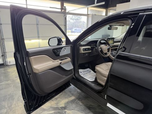 Used 2021 Lincoln Aviator Reserve w/ Equipment Group 202A AWD/4WD image 8